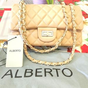 Beautiful bag that can be shoulder or crossbody bag